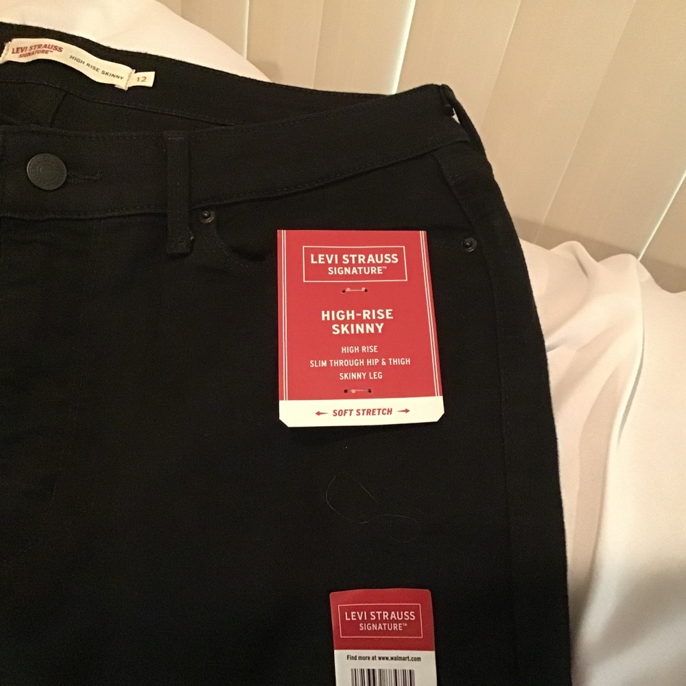 Signature by Levi Strauss Hi Rise Skinny Jeans in Black